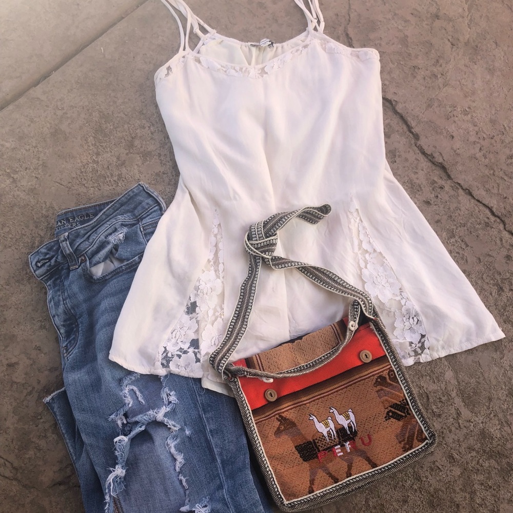 AMERICAN EAGLE Size 2 DISTRESSED JEANS